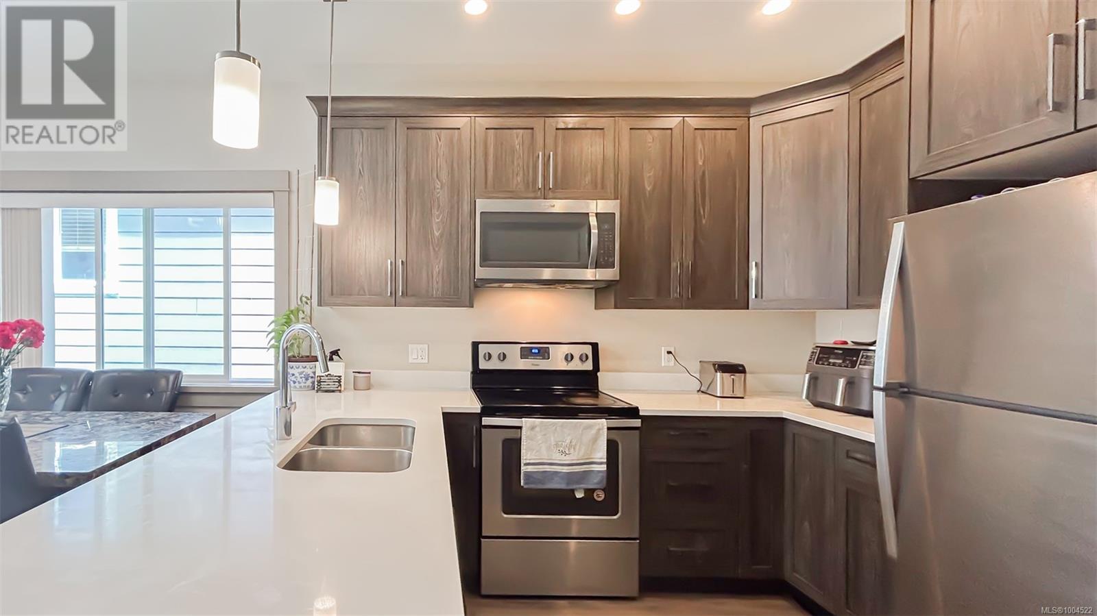 8 Massey Pl, View Royal