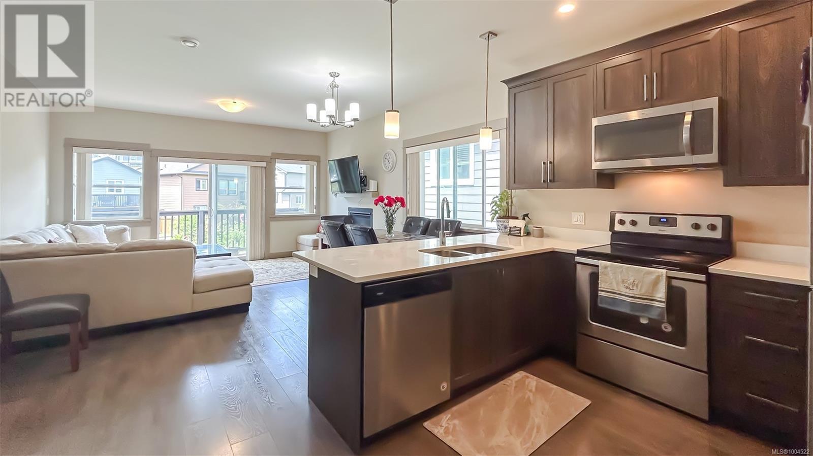 8 Massey Pl, View Royal