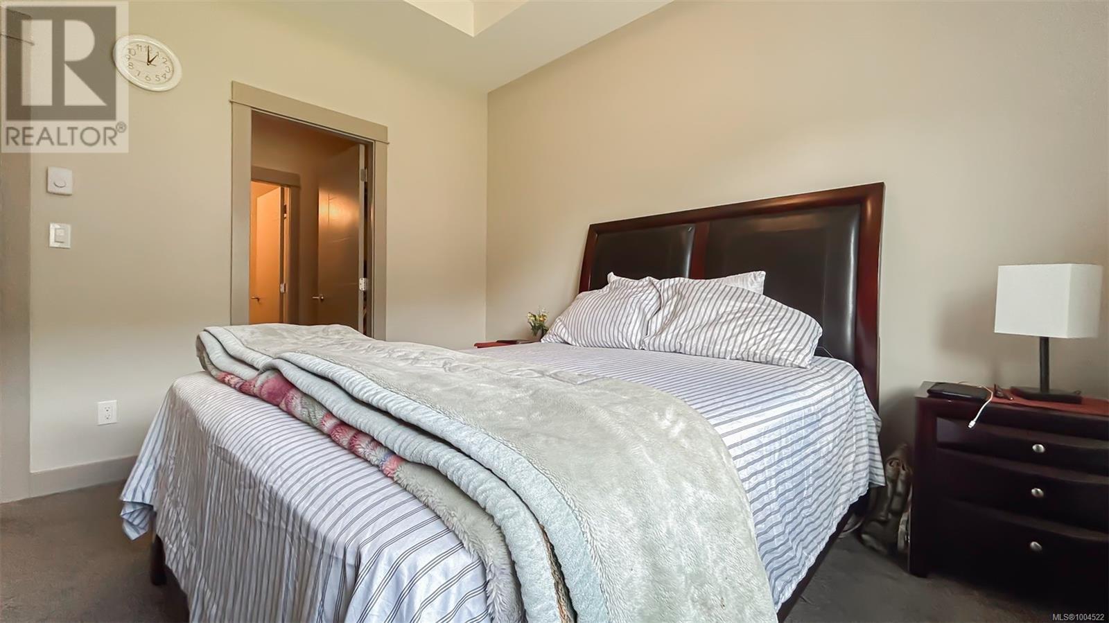 8 Massey Pl, View Royal