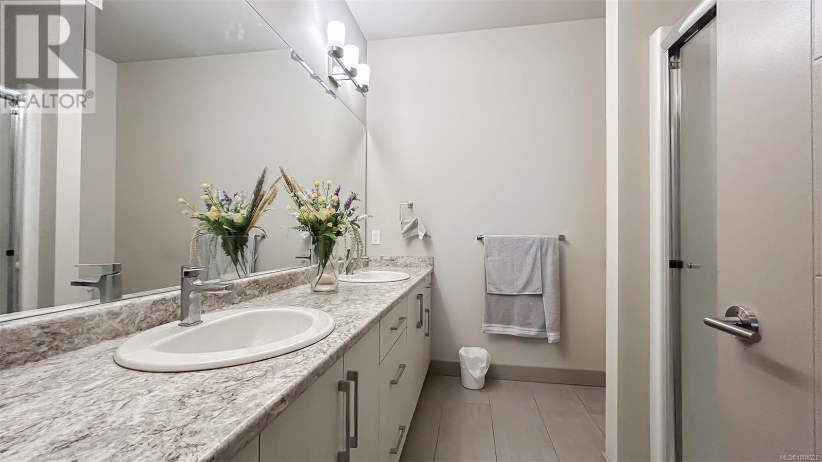 8 Massey Pl, View Royal