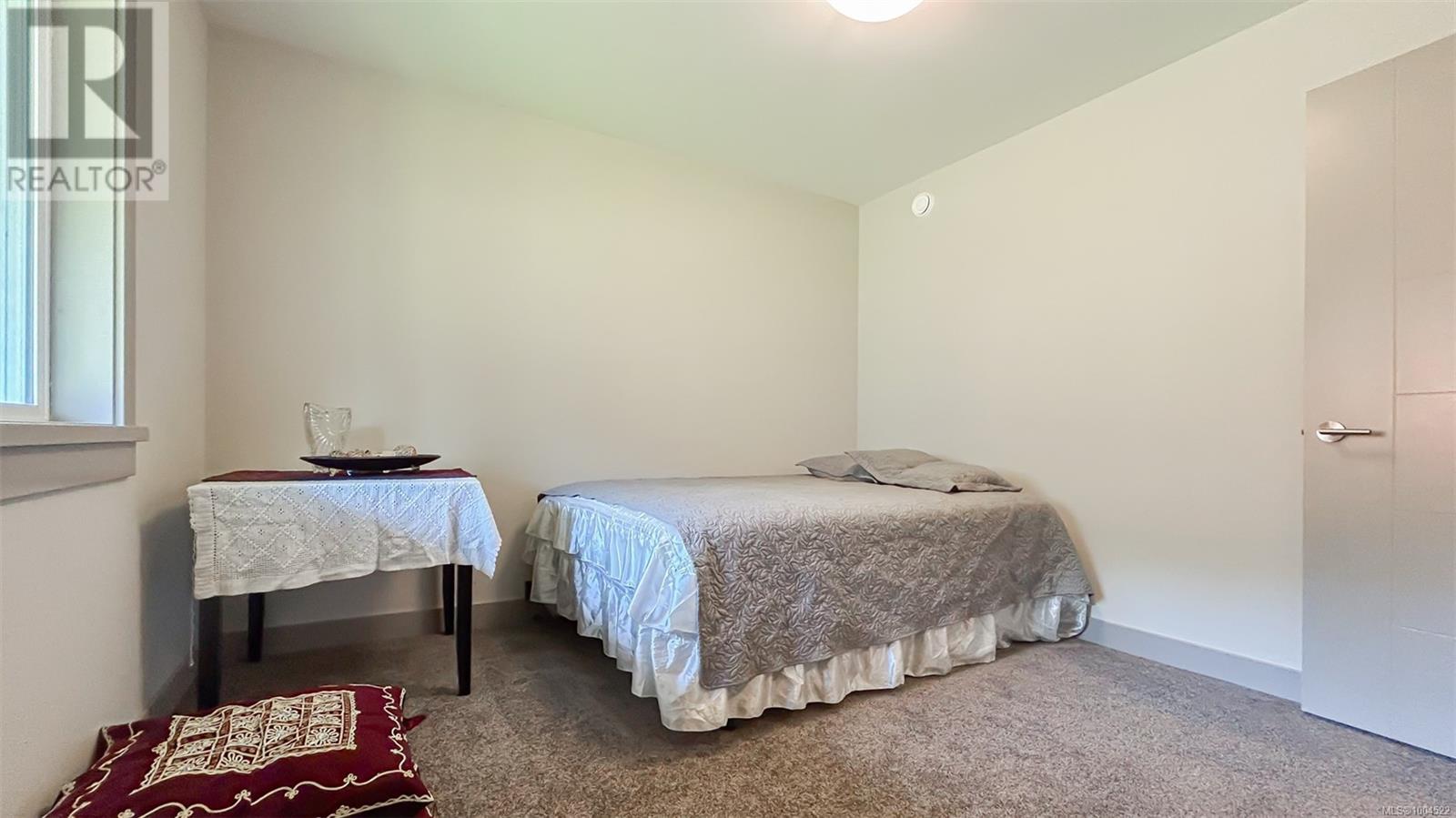 8 Massey Pl, View Royal