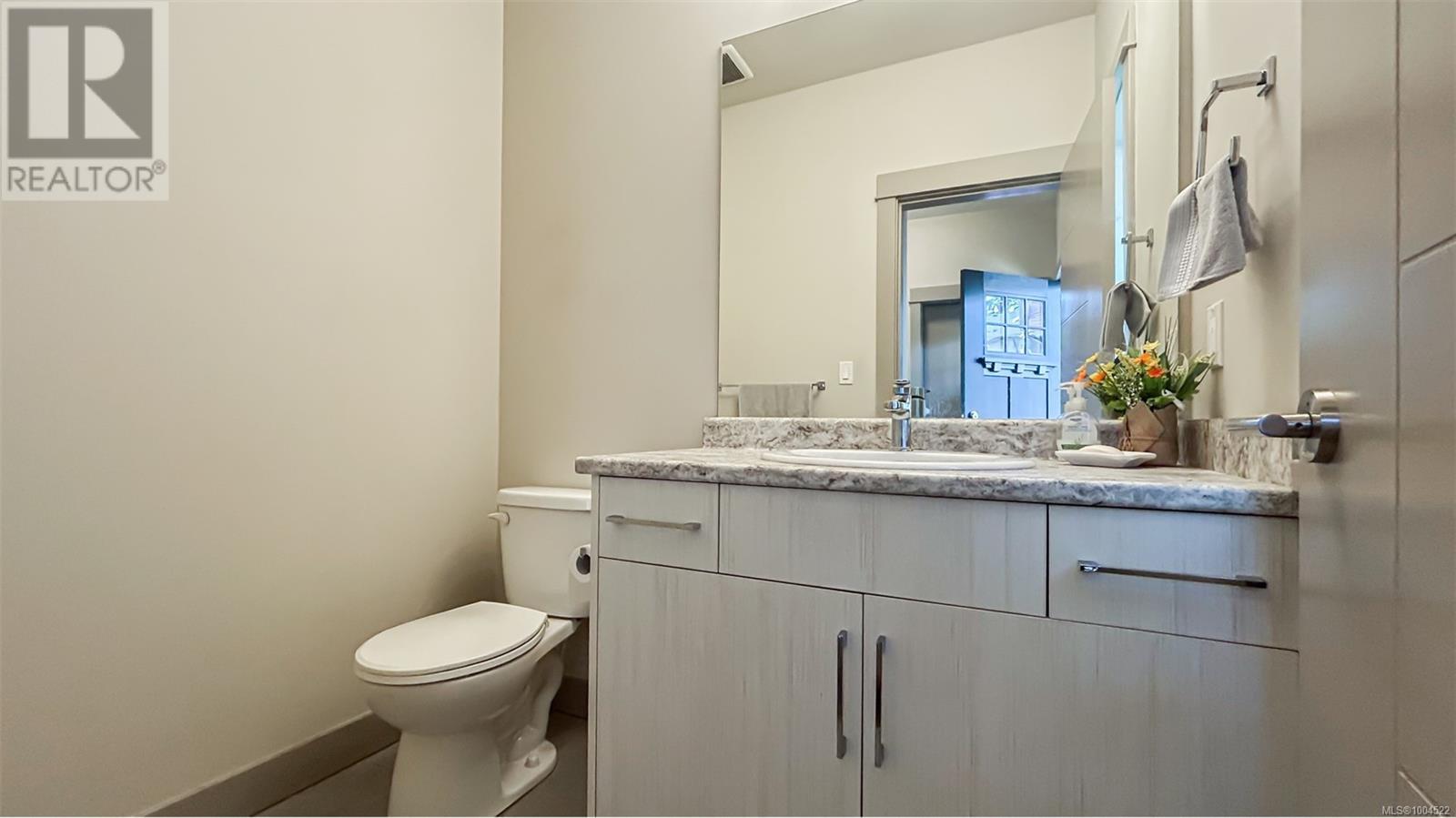 8 Massey Pl, View Royal