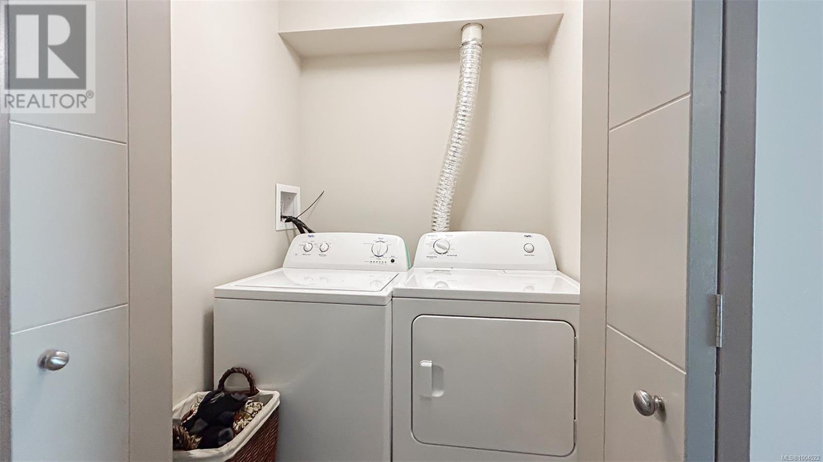 8 Massey Pl, View Royal