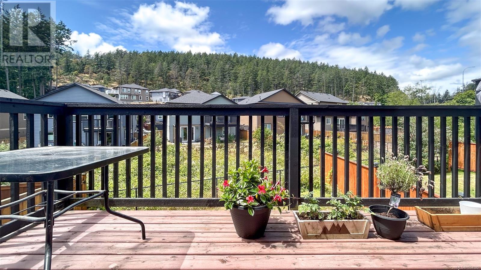 8 Massey Pl, View Royal