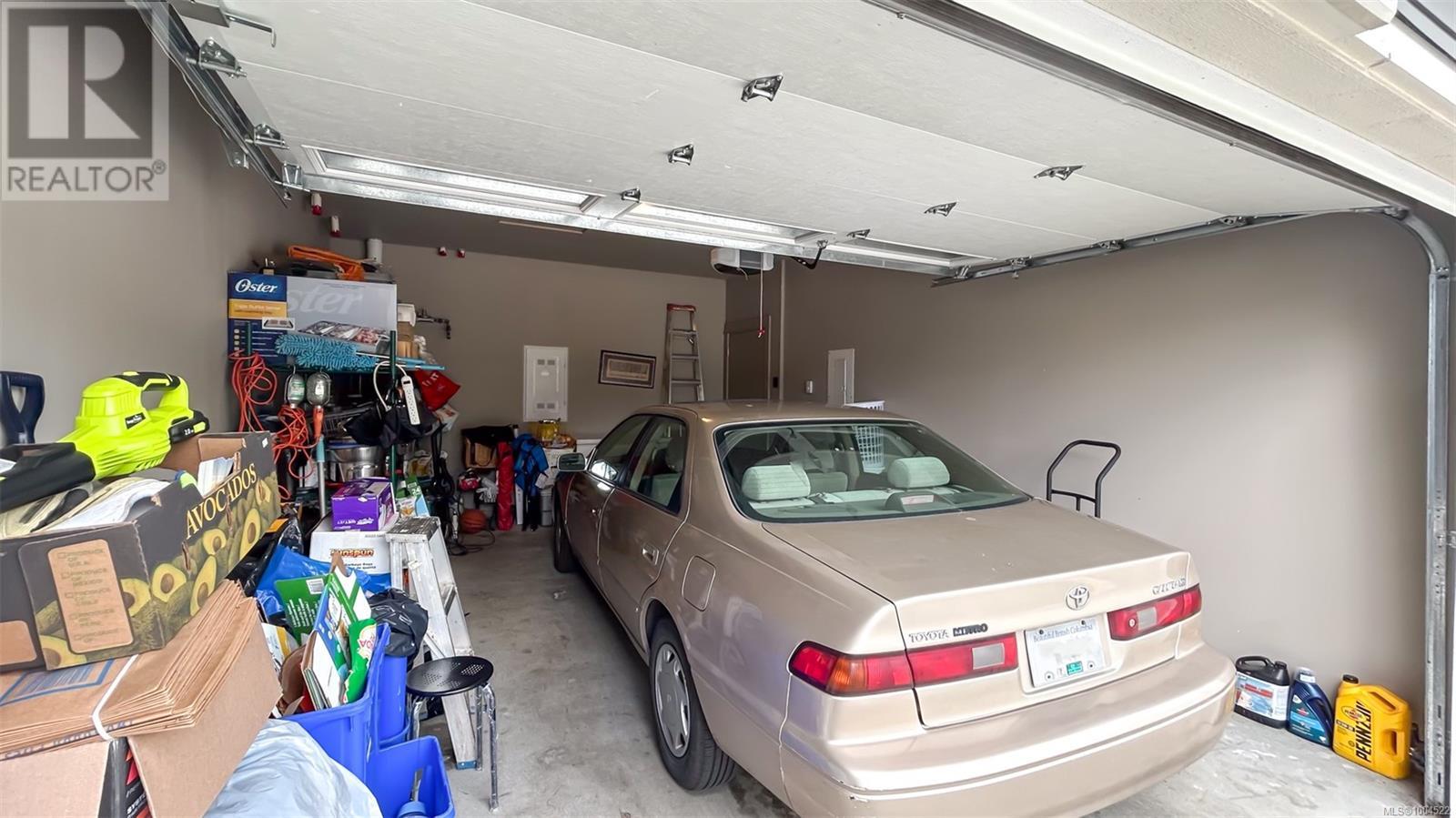 8 Massey Pl, View Royal