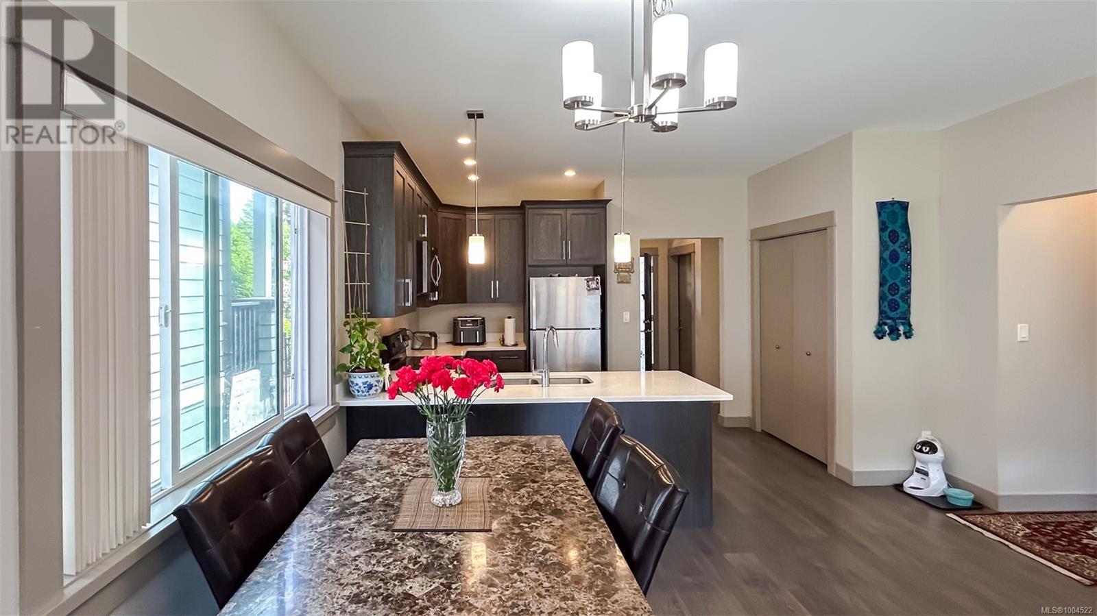 8 Massey Pl, View Royal