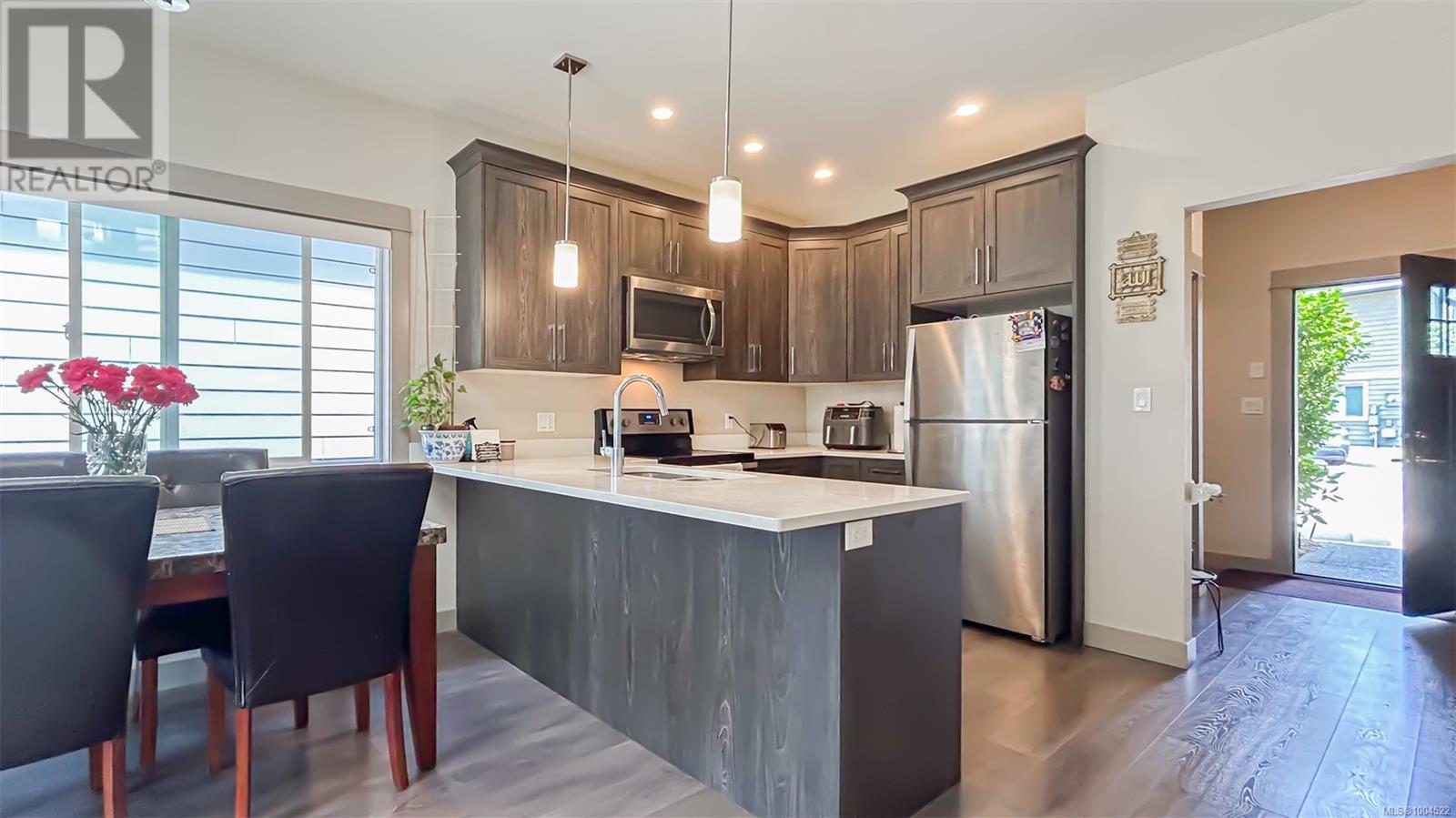 8 Massey Pl, View Royal