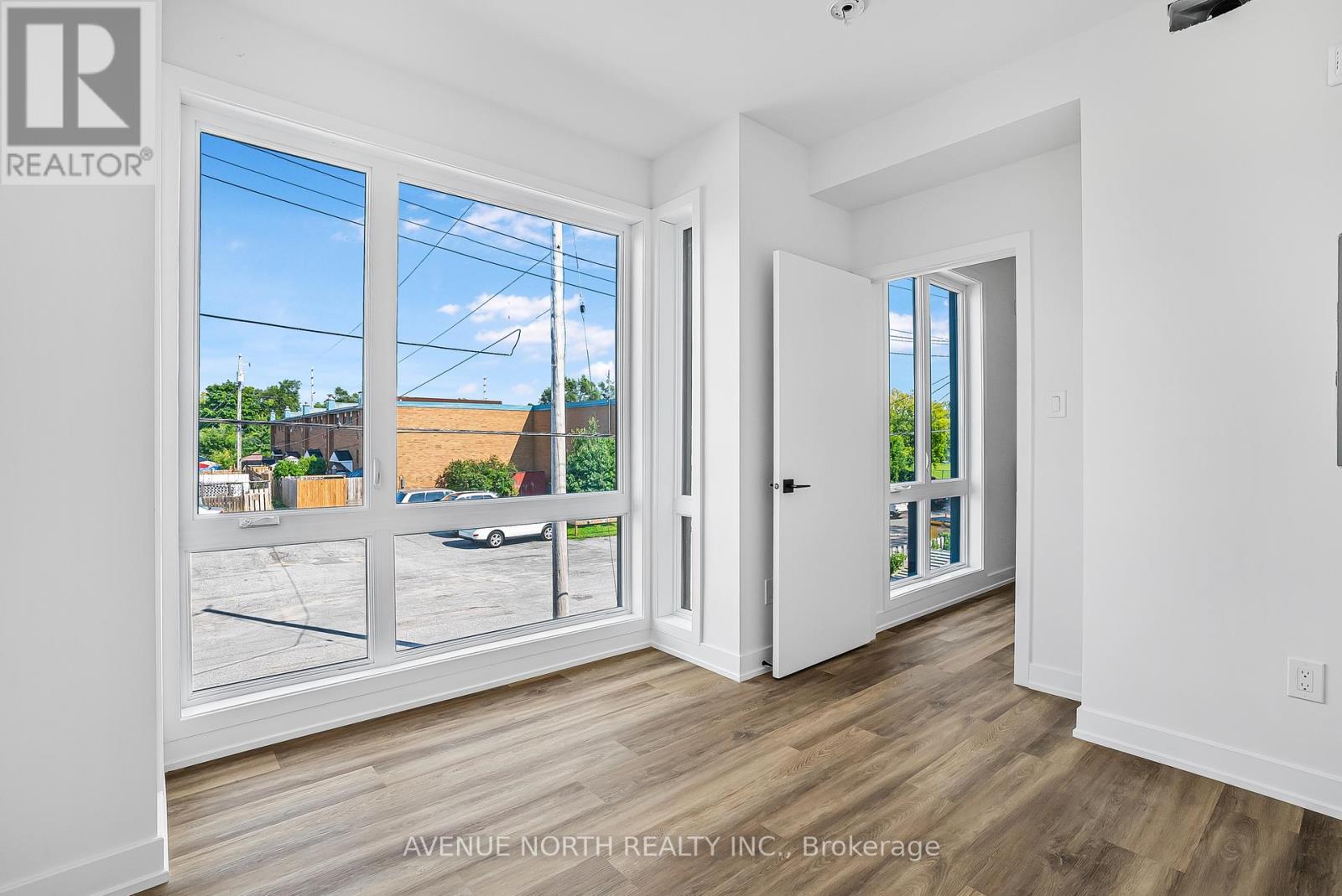 Photo 8 of 04 391 Dieppe Street, Ottawa ON
