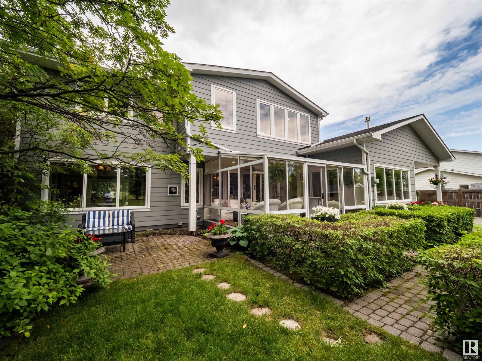 Photo 3 of 95 Fairway Dr Nw, Edmonton AB