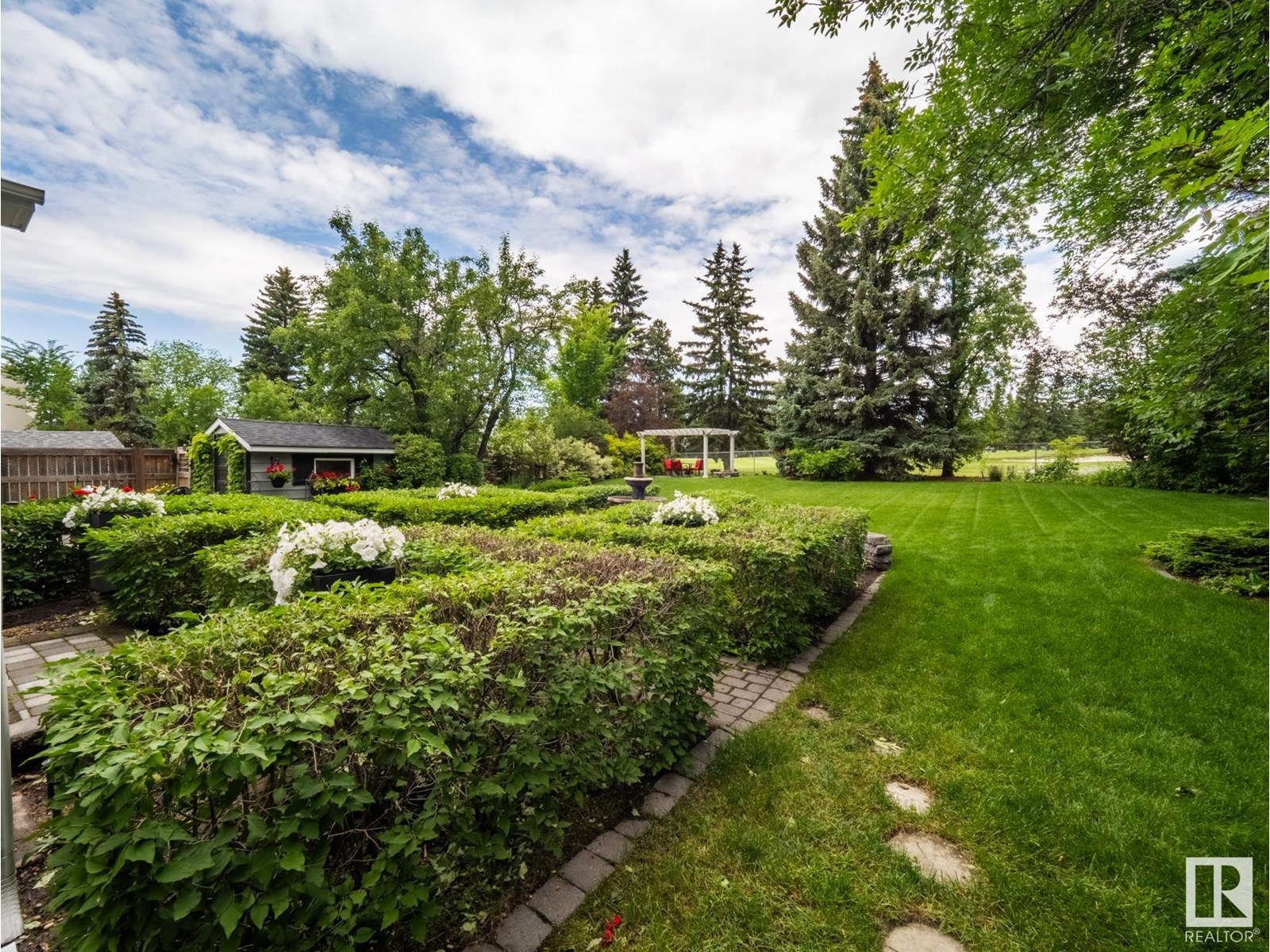 Photo 8 of 95 Fairway Dr Nw, Edmonton AB