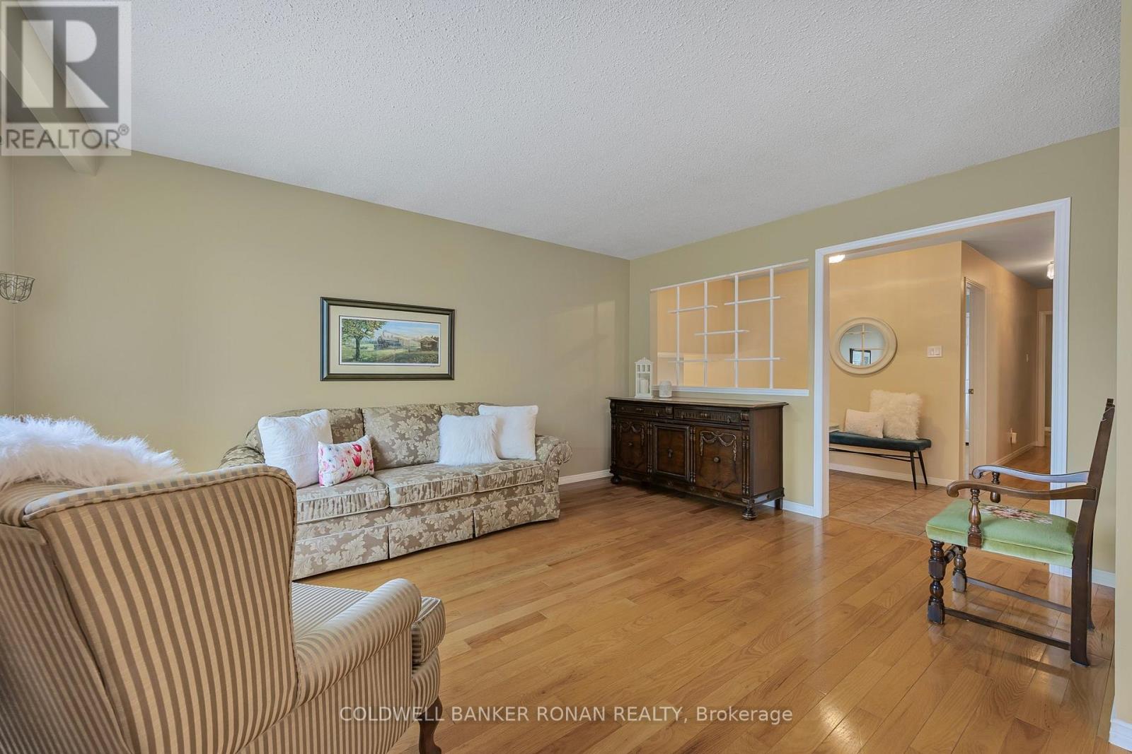 Photo 5 of 39 Mitchell Avenue, New Tecumseth ON
