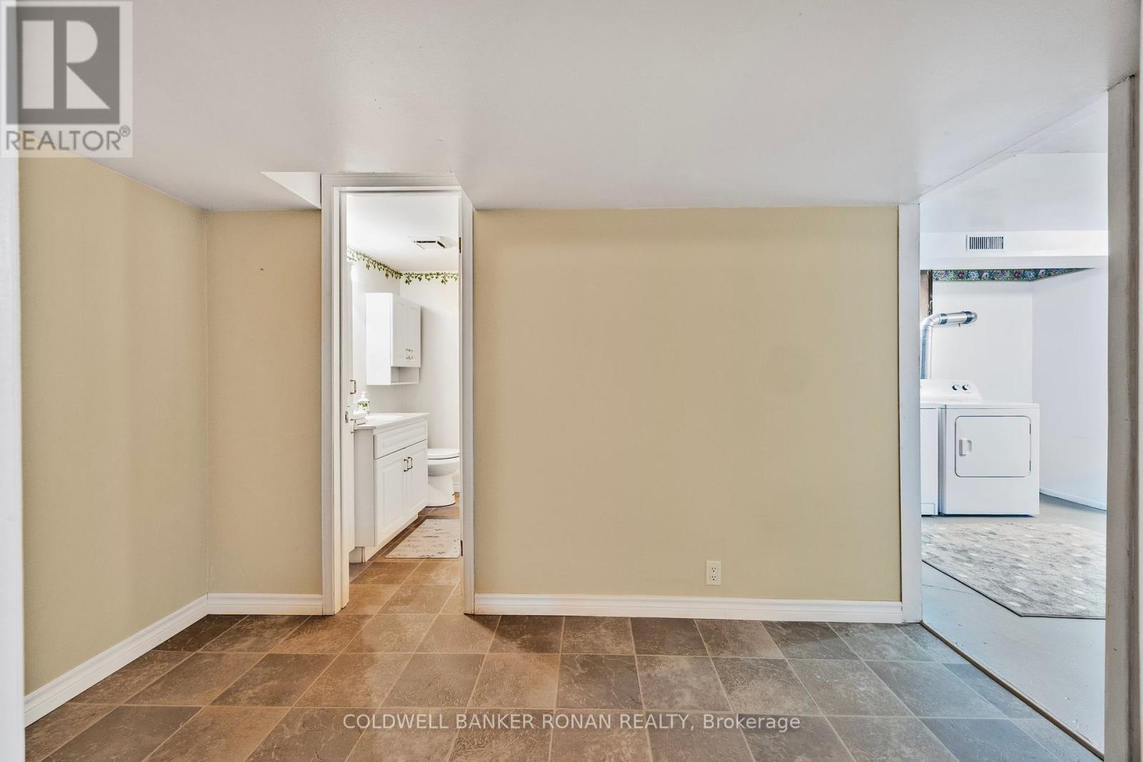 Photo 21 of 39 Mitchell Avenue, New Tecumseth ON