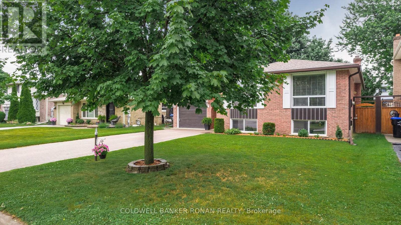 Photo 2 of 39 Mitchell Avenue, New Tecumseth ON