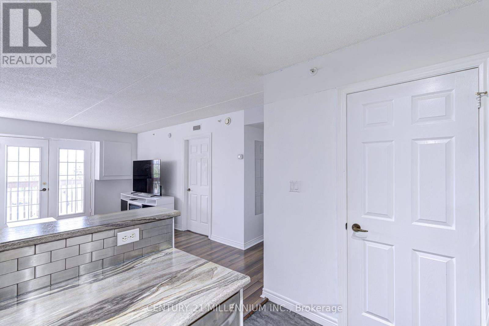 Photo 11 of 210 4005 Kilmer Drive, Burlington ON