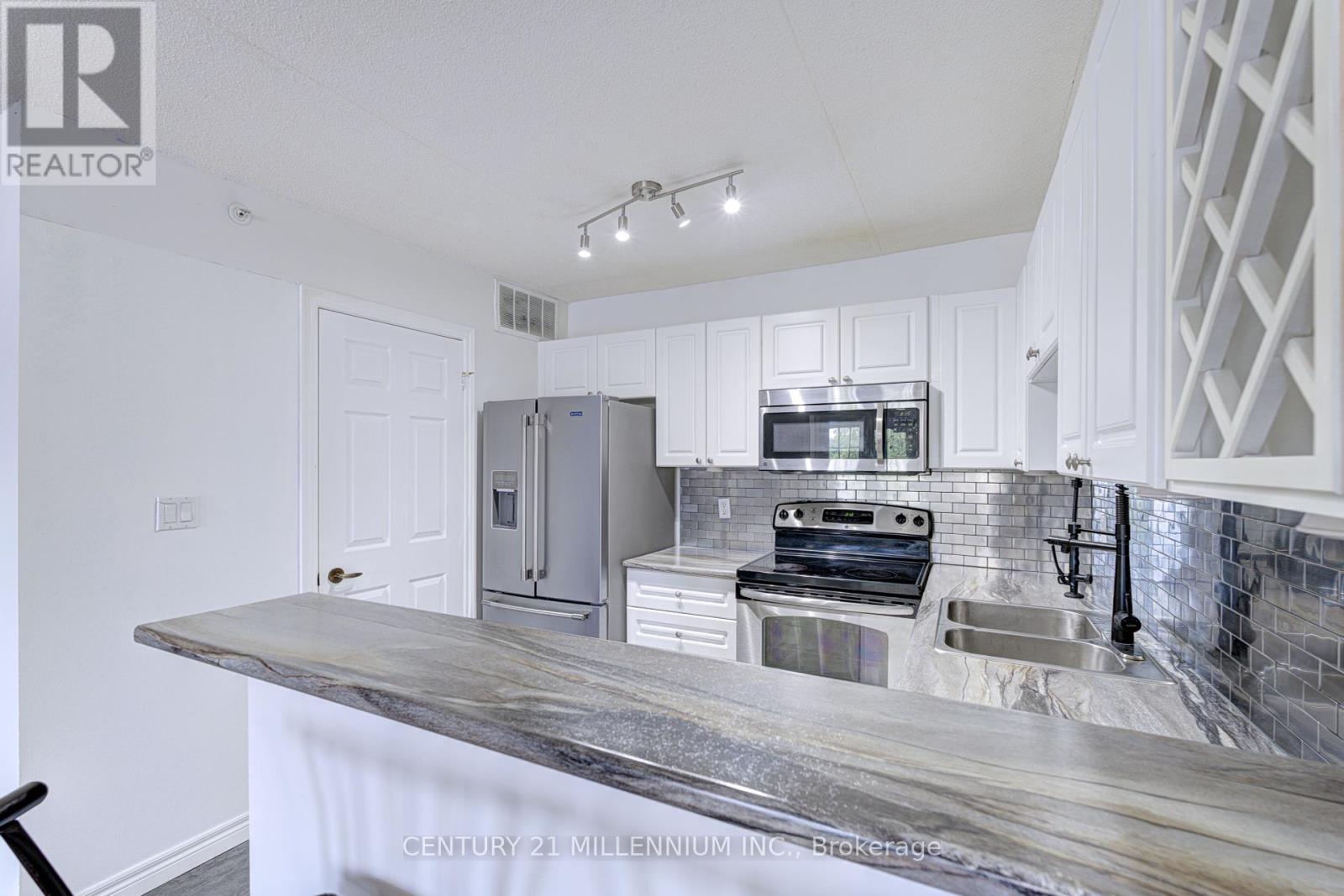 Photo 14 of 210 4005 Kilmer Drive, Burlington ON