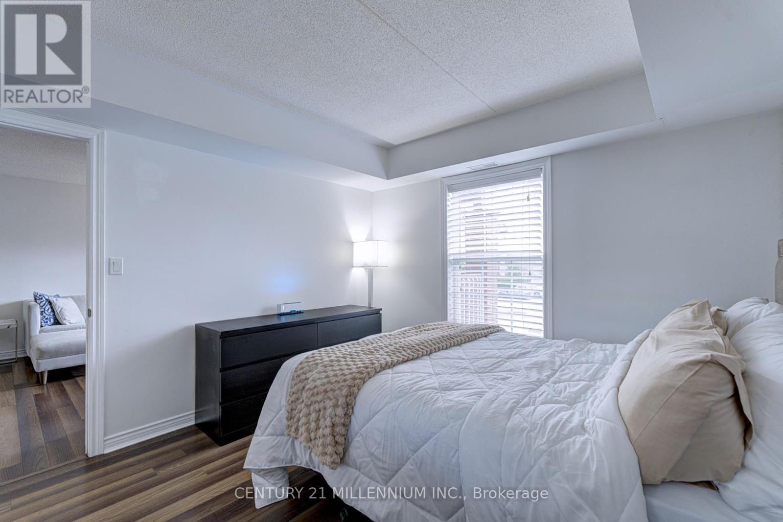 Photo 4 of 210 4005 Kilmer Drive, Burlington ON
