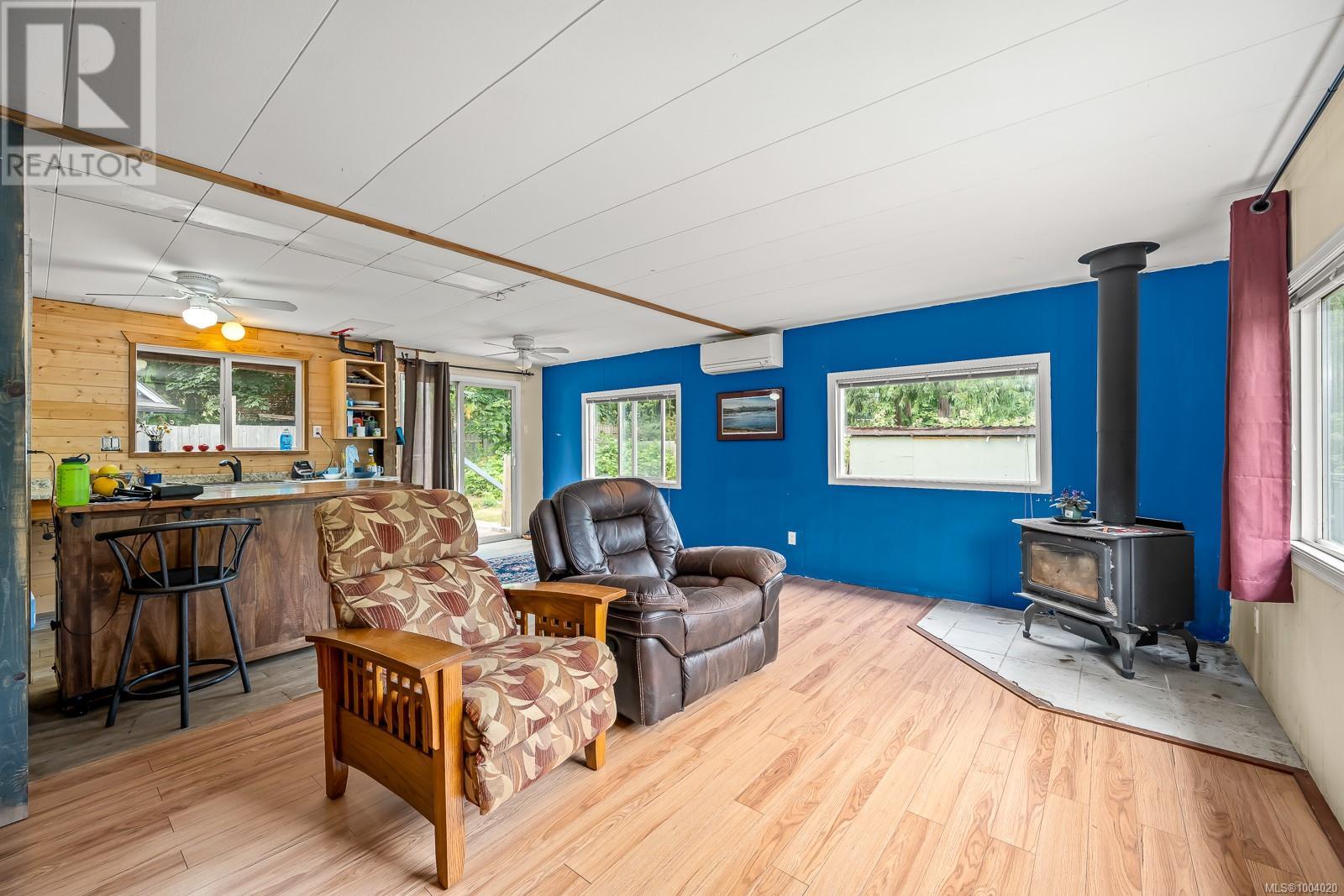 Photo 18 of 7865 Ships Point Rd, Fanny Bay BC