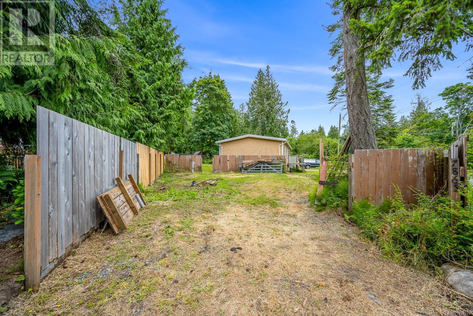 Photo 33 of 7865 Ships Point Rd, Fanny Bay BC
