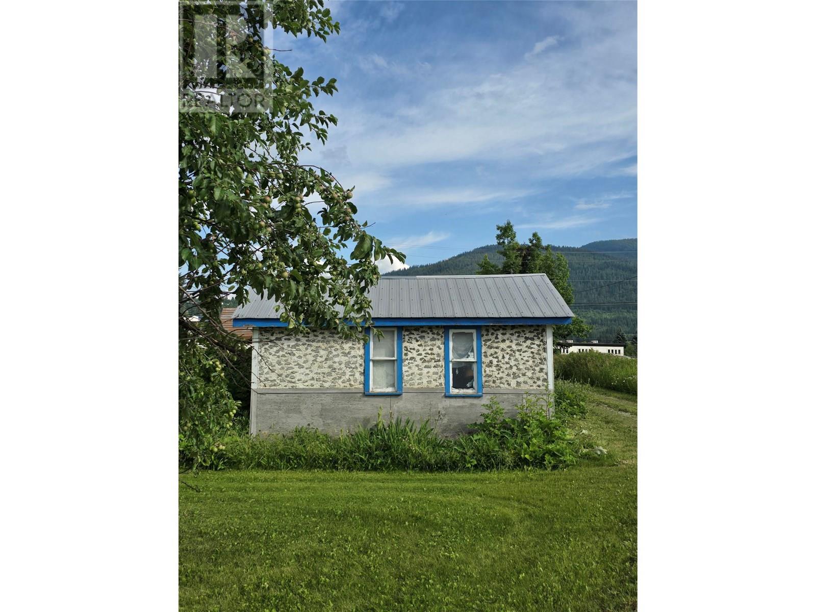 Photo 6 of 221 Beatty Avenue Nw, Salmon Arm BC