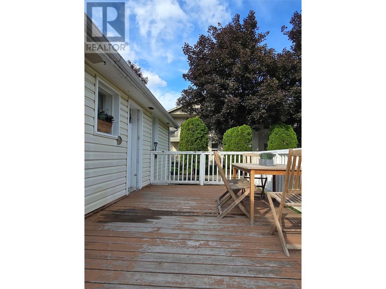 Photo 2 of 221 Beatty Avenue Nw, Salmon Arm BC