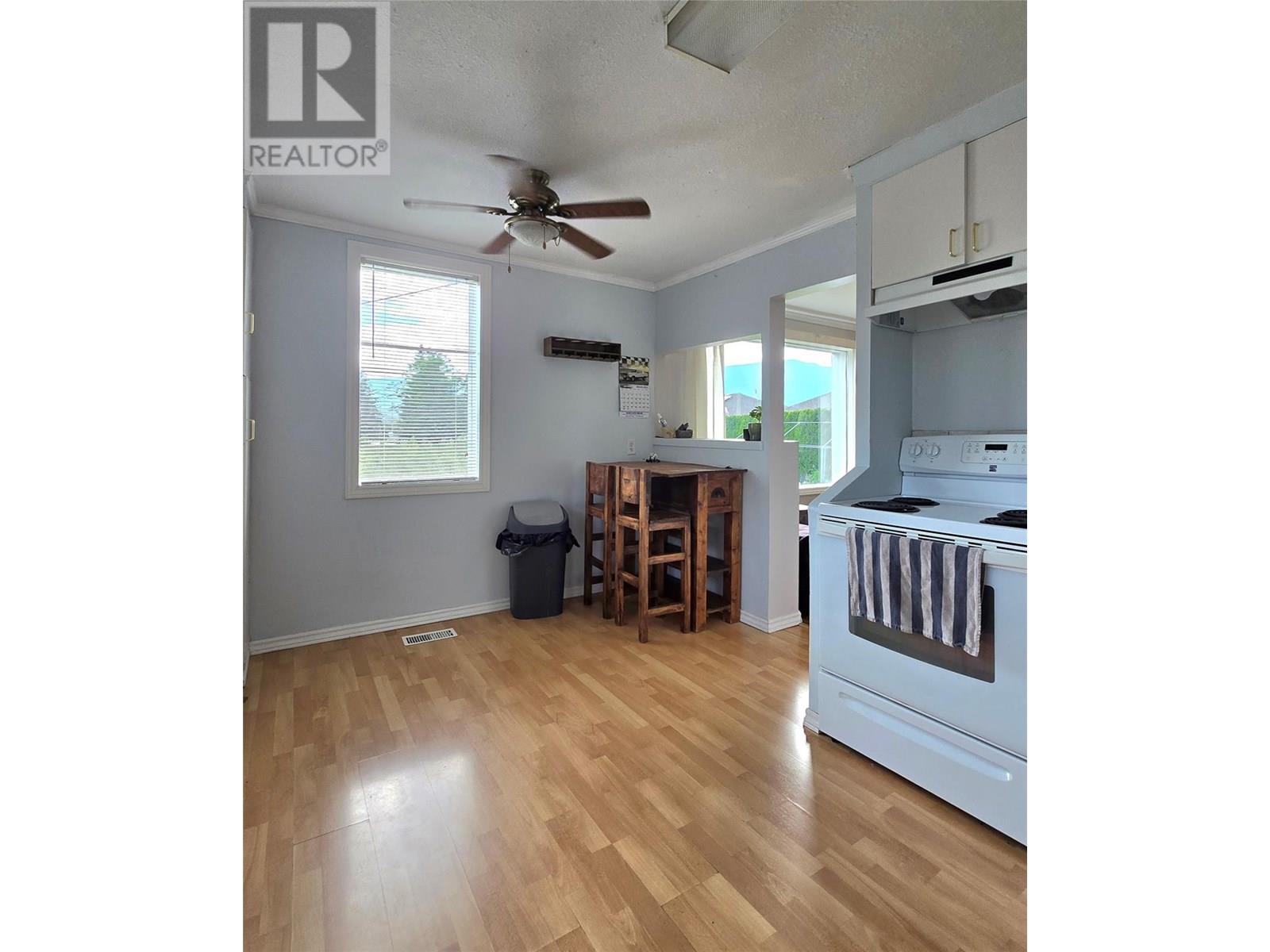 Photo 10 of 221 Beatty Avenue Nw, Salmon Arm BC
