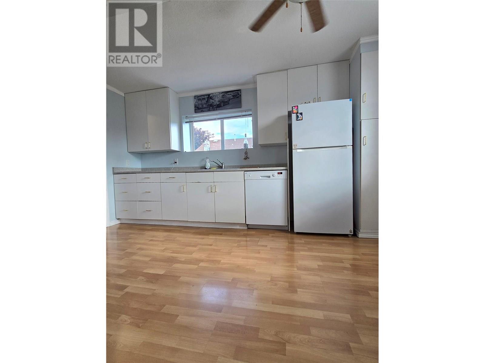 Photo 11 of 221 Beatty Avenue Nw, Salmon Arm BC