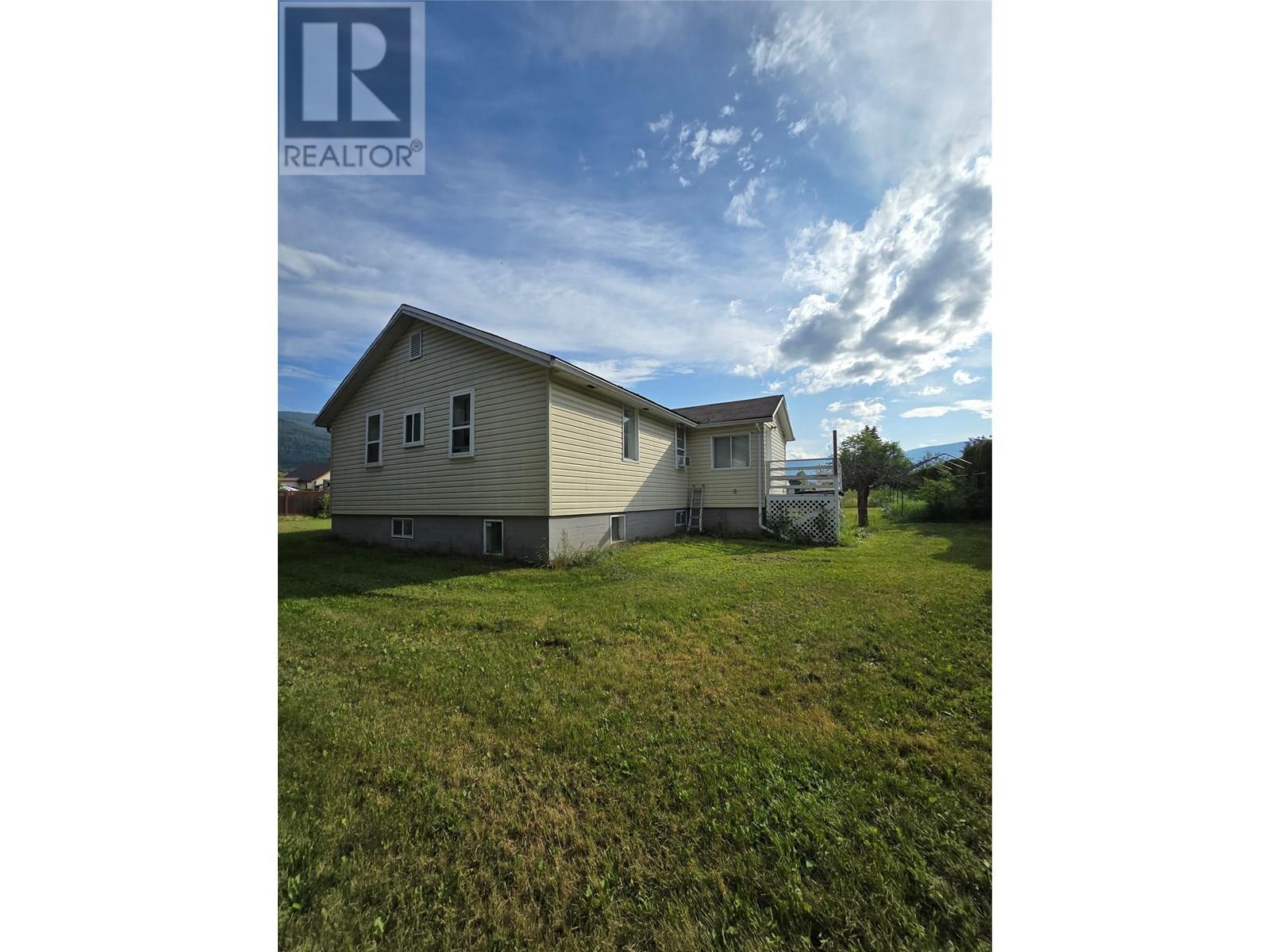 Photo 15 of 221 Beatty Avenue Nw, Salmon Arm BC