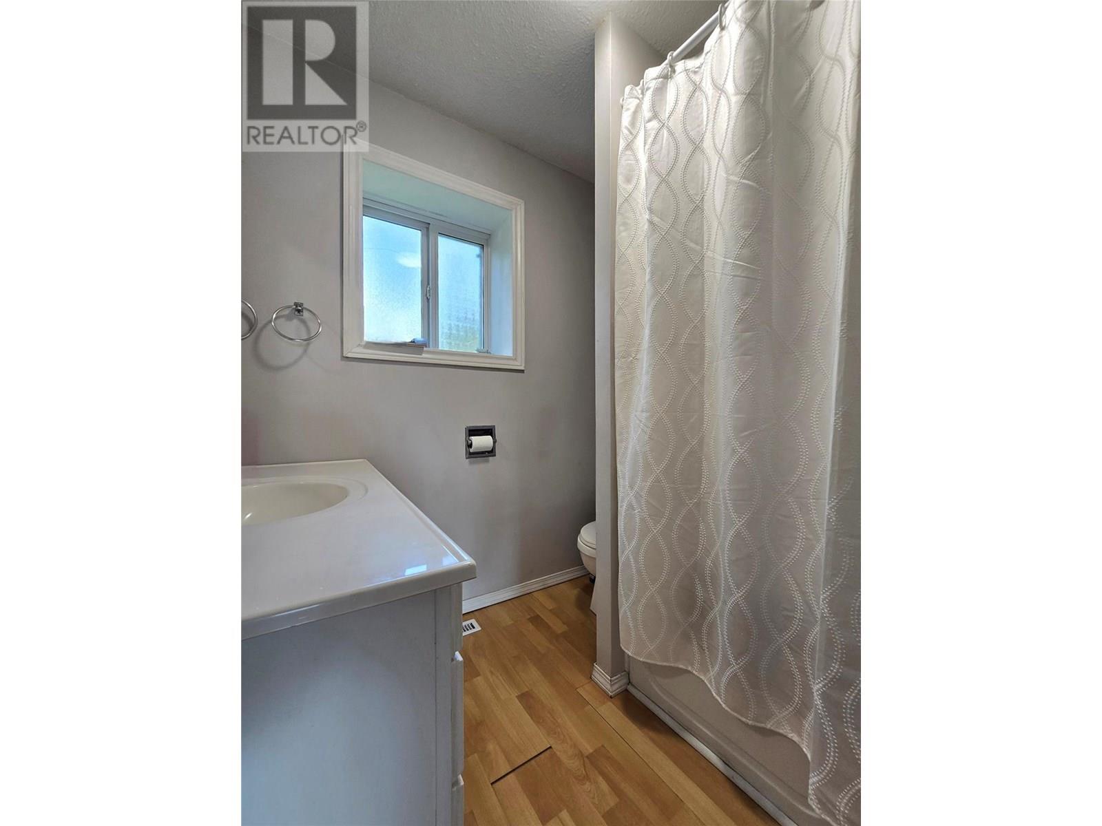 Photo 18 of 221 Beatty Avenue Nw, Salmon Arm BC