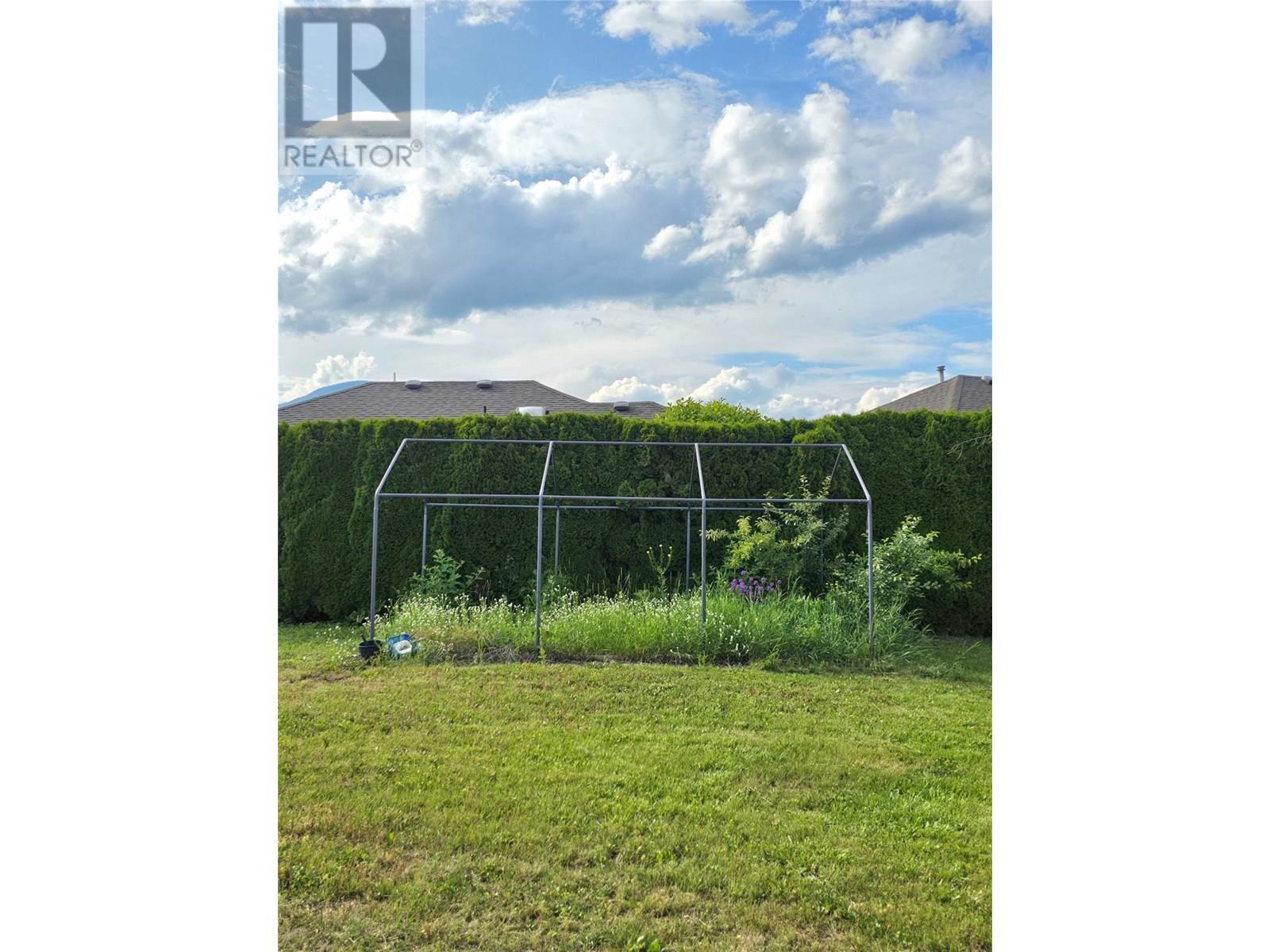 Photo 4 of 221 Beatty Avenue Nw, Salmon Arm BC