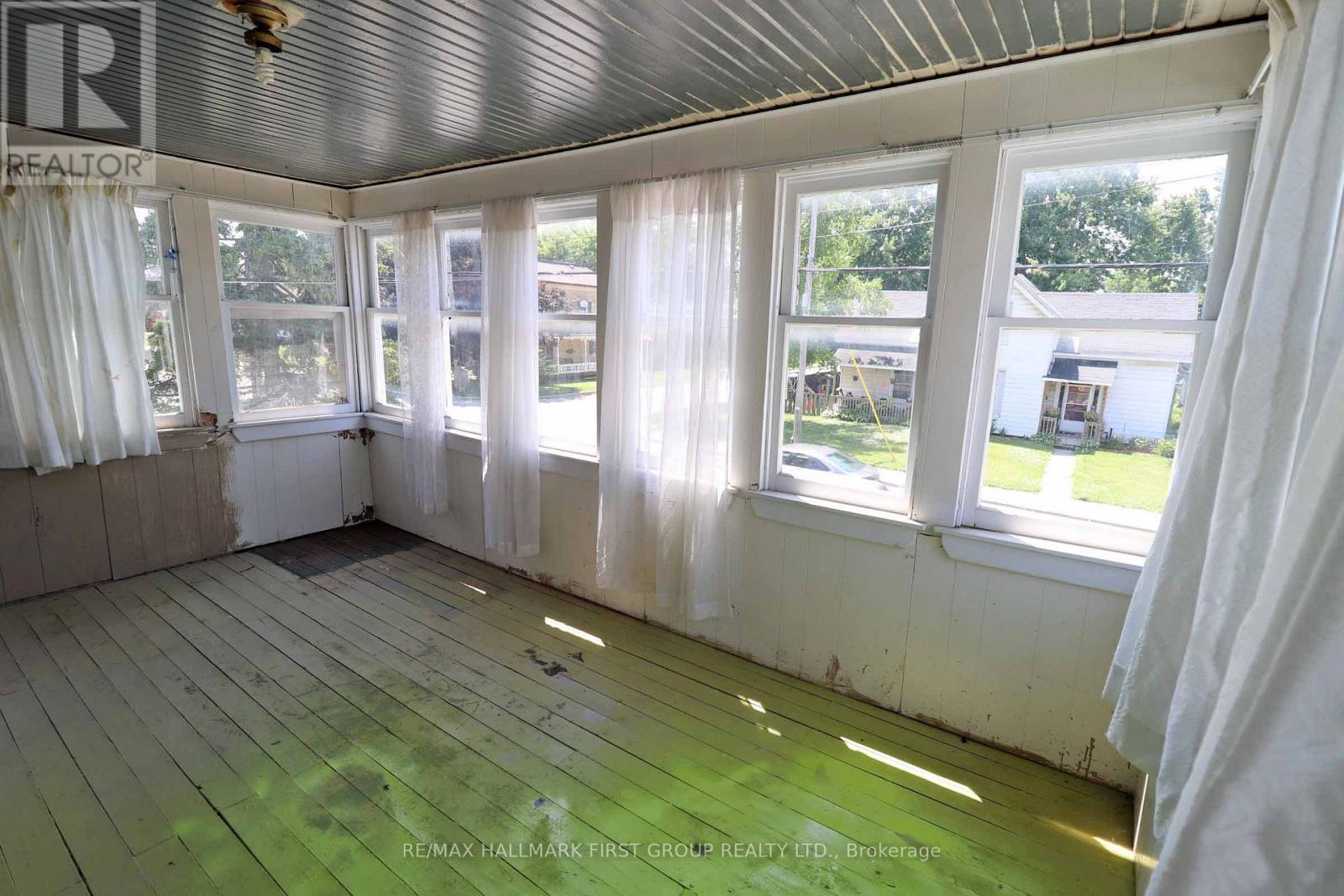 Photo 10 of 143 Brockville Street, Smiths Falls ON