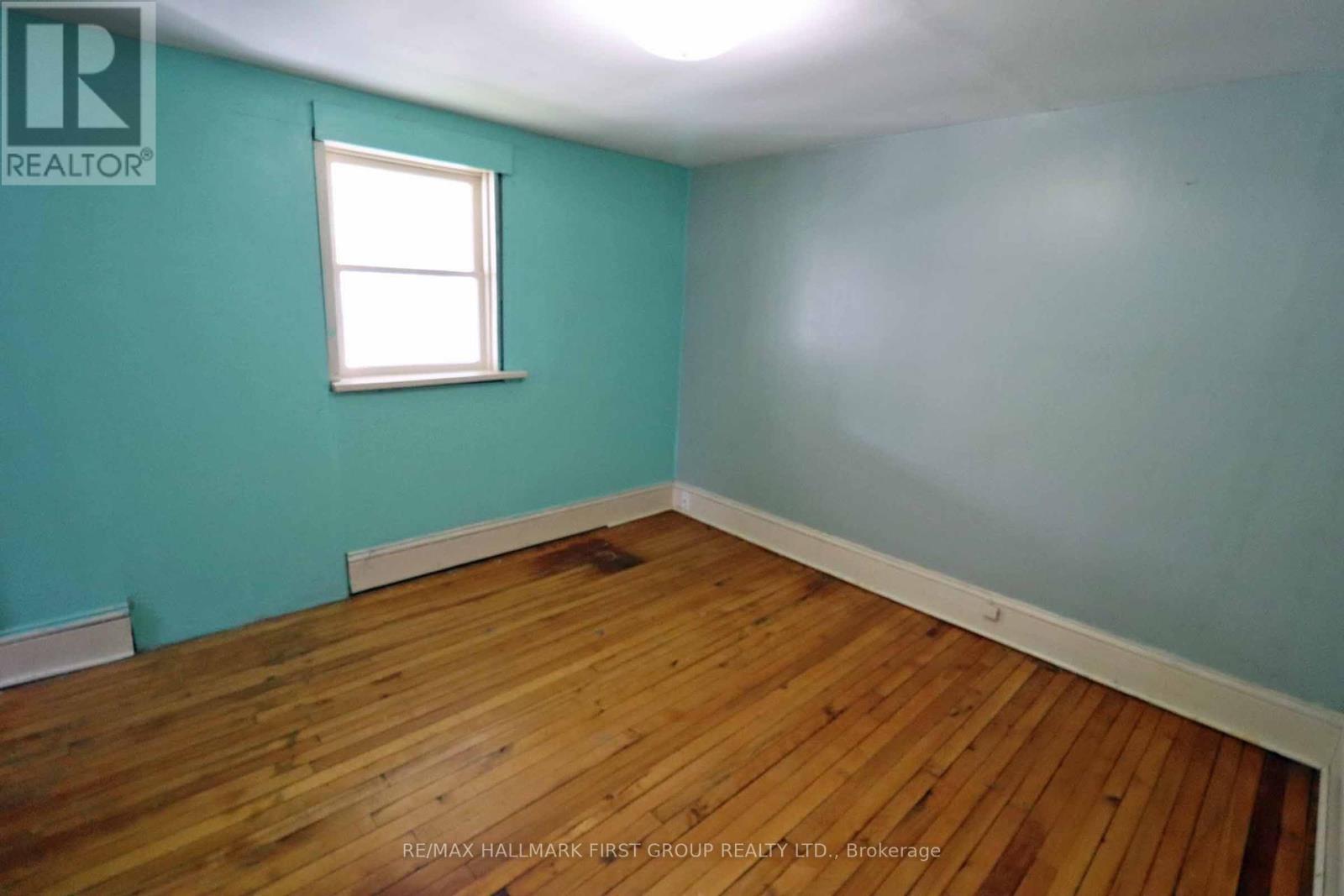 Photo 12 of 143 Brockville Street, Smiths Falls ON