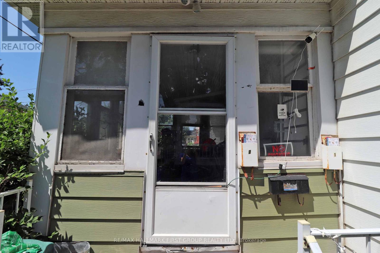 Photo 4 of 143 Brockville Street, Smiths Falls ON