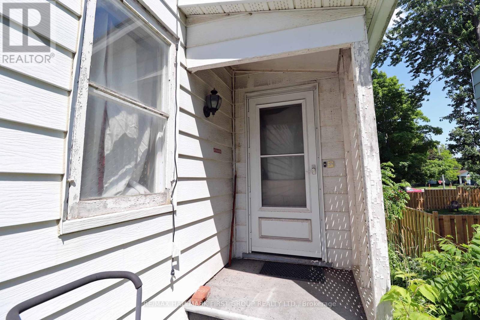 Photo 3 of 143 Brockville Street, Smiths Falls ON