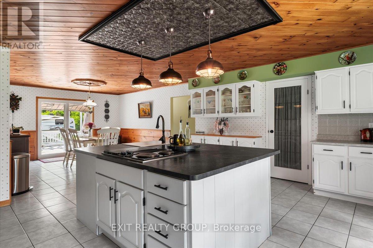 Photo 10 of 23 Palmer Road, Tweed ON