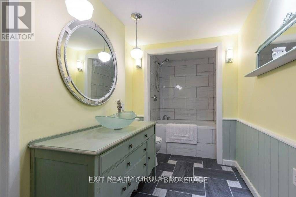 Photo 26 of 23 Palmer Road, Tweed ON