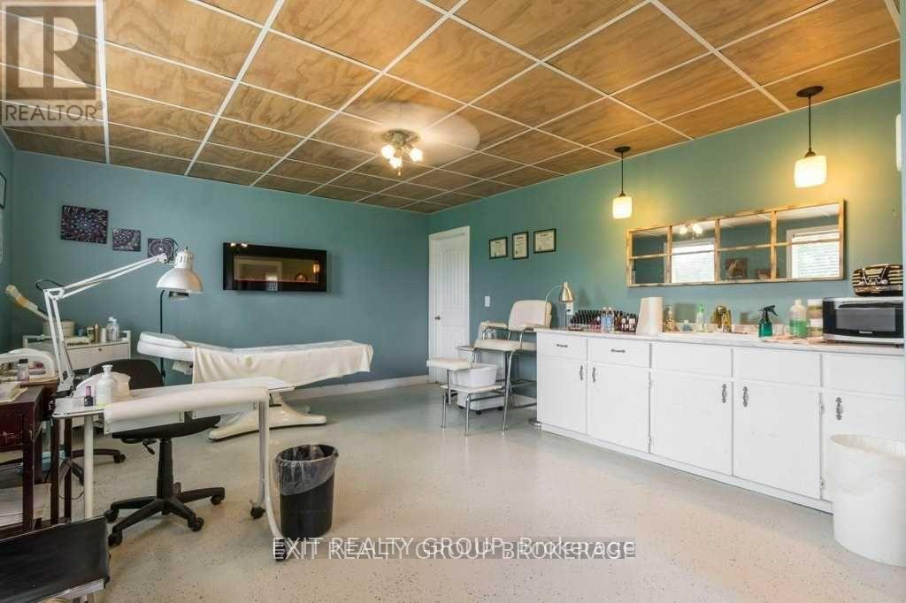 Photo 34 of 23 Palmer Road, Tweed ON