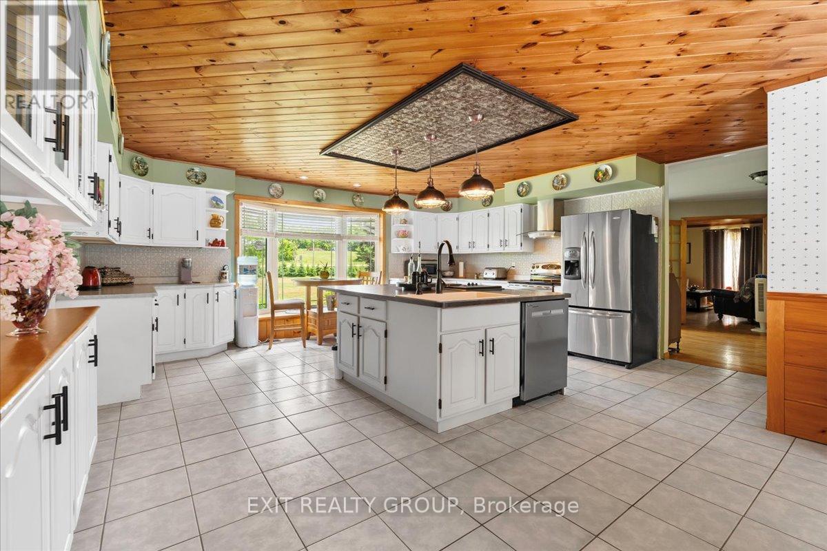 Photo 8 of 23 Palmer Road, Tweed ON