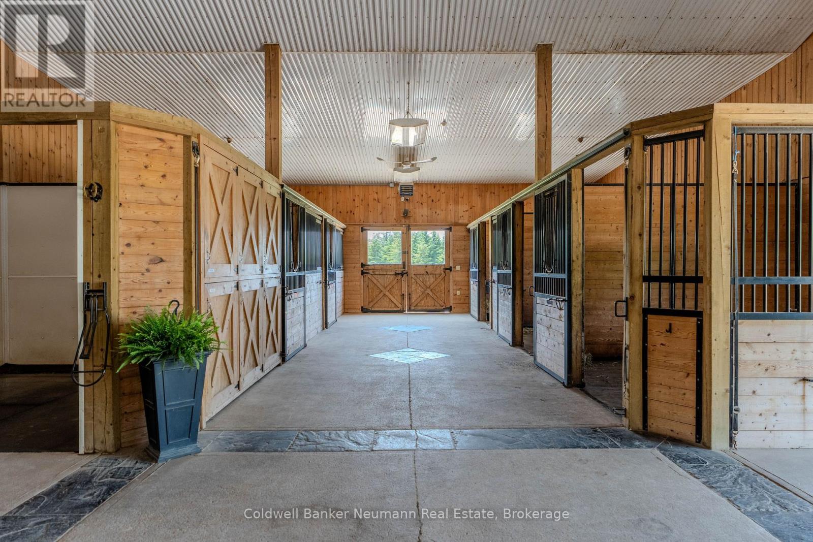 Photo 21 of 10553 Guelph Line, Milton ON