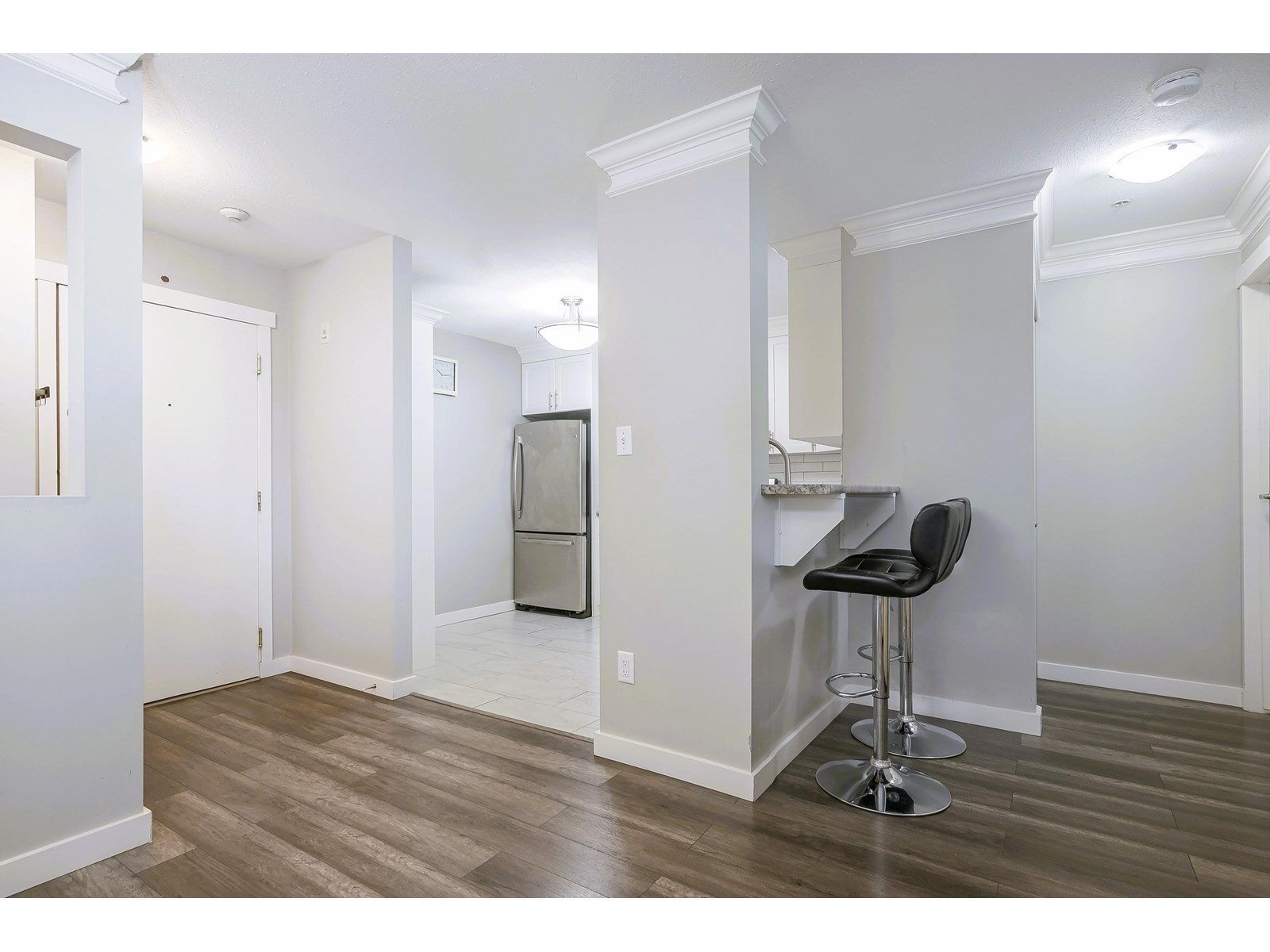 Photo 4 of 302 20881 56 Avenue, Langley BC