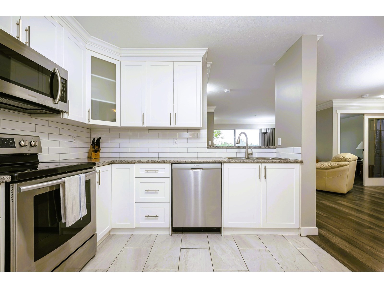 Photo 15 of 302 20881 56 Avenue, Langley BC