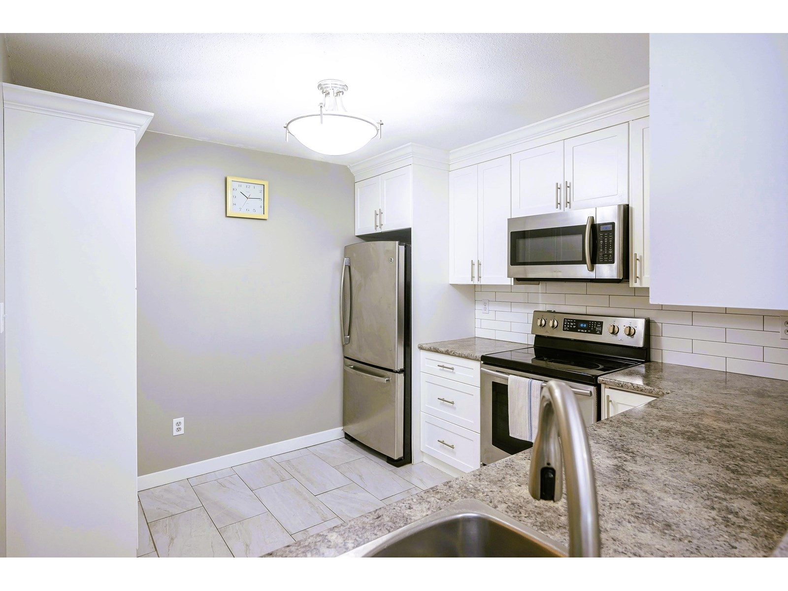 Photo 13 of 302 20881 56 Avenue, Langley BC