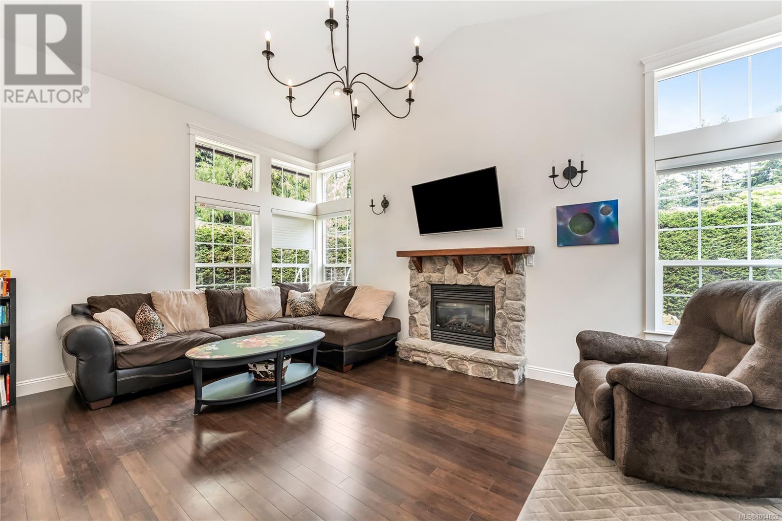 3666 Soren Pl, Cobble Hill