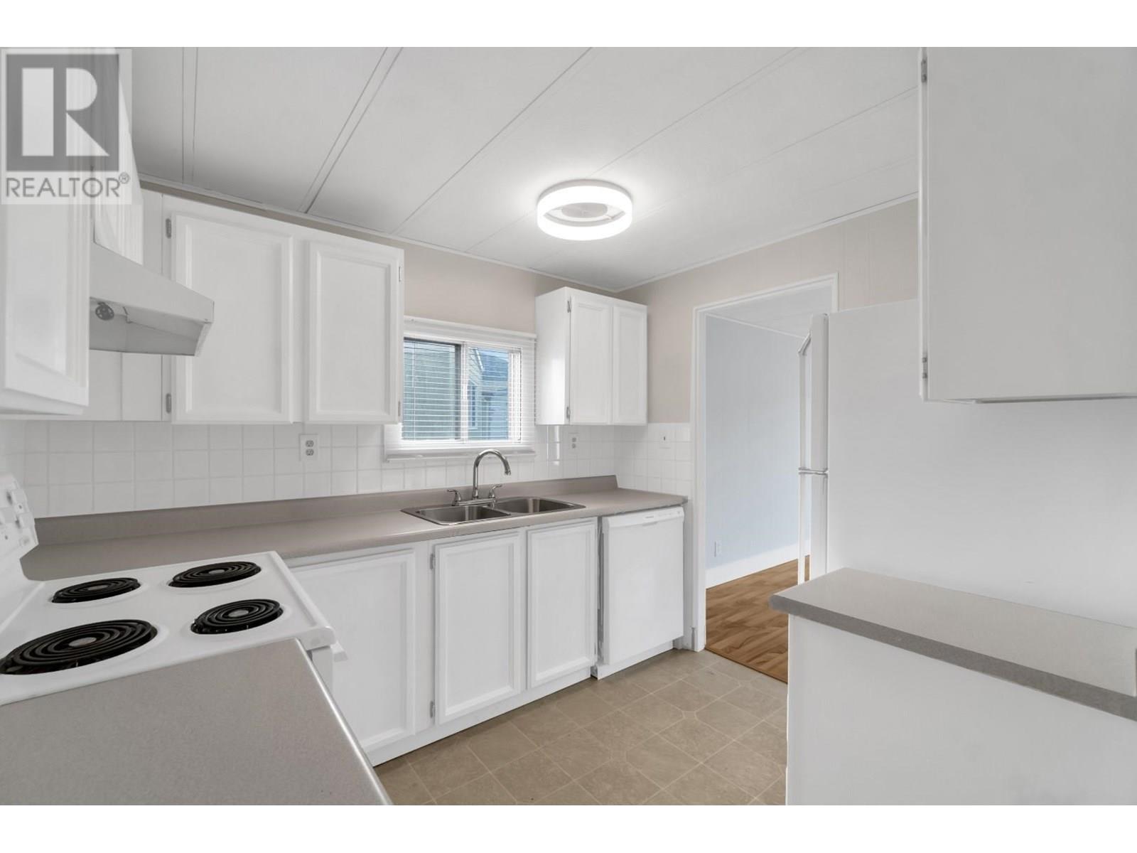#3 2776 Clapperton Avenue - 4