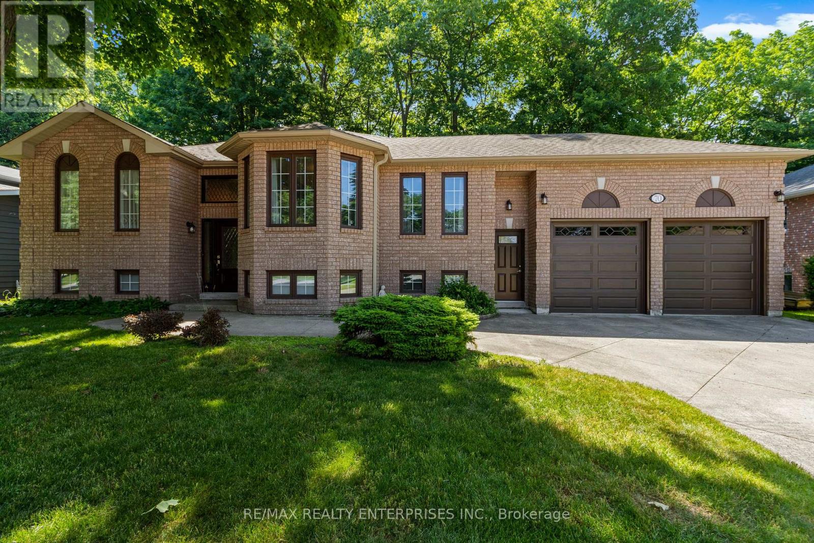 Photo 1 of 70 Downer Crescent, Wasaga Beach ON