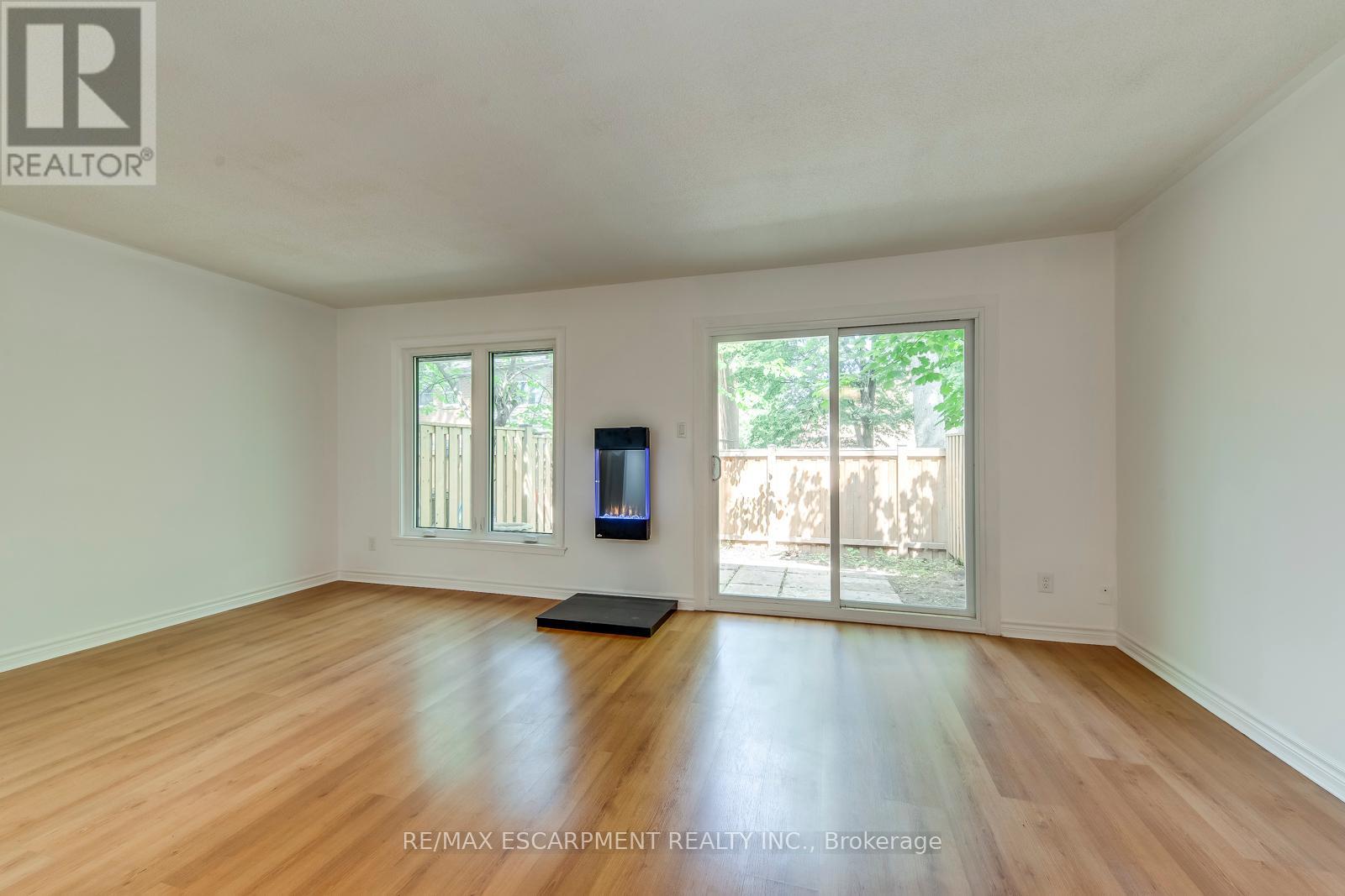 Photo 13 of 4 1270 Gainsborough Drive, Oakville ON