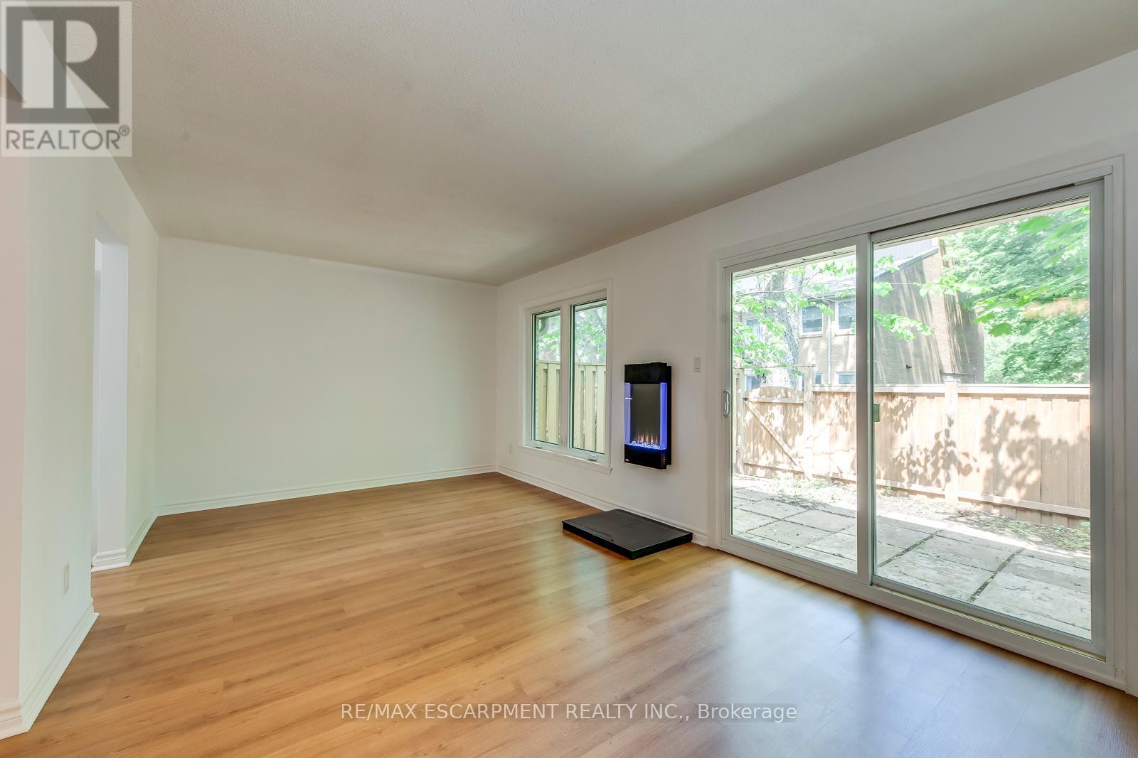 Photo 17 of 4 1270 Gainsborough Drive, Oakville ON