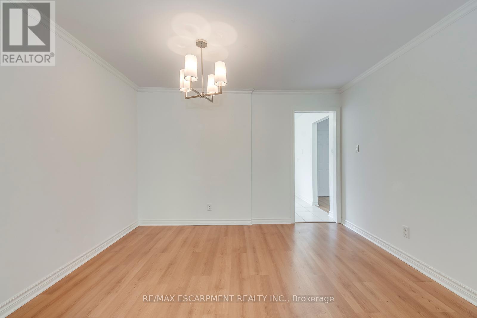 Photo 14 of 4 1270 Gainsborough Drive, Oakville ON