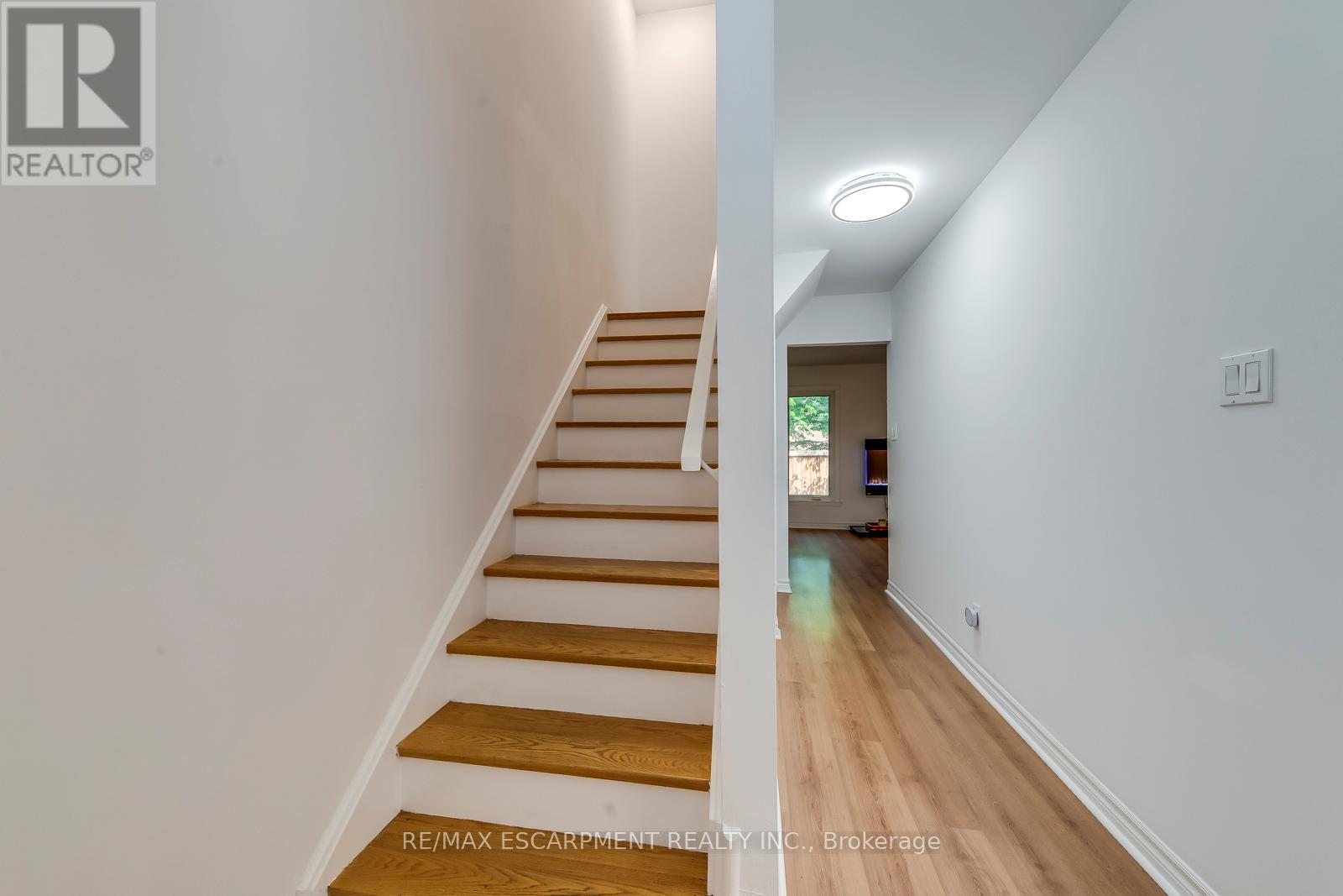 Photo 30 of 4 1270 Gainsborough Drive, Oakville ON