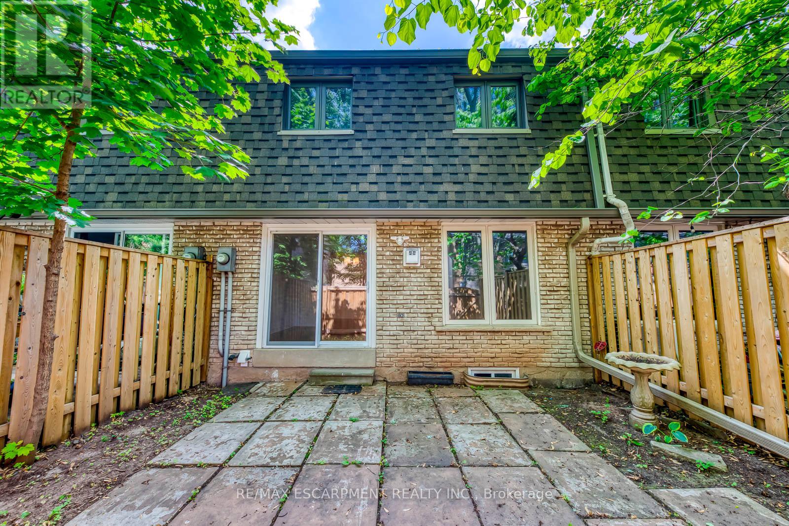 Photo 10 of 4 1270 Gainsborough Drive, Oakville ON