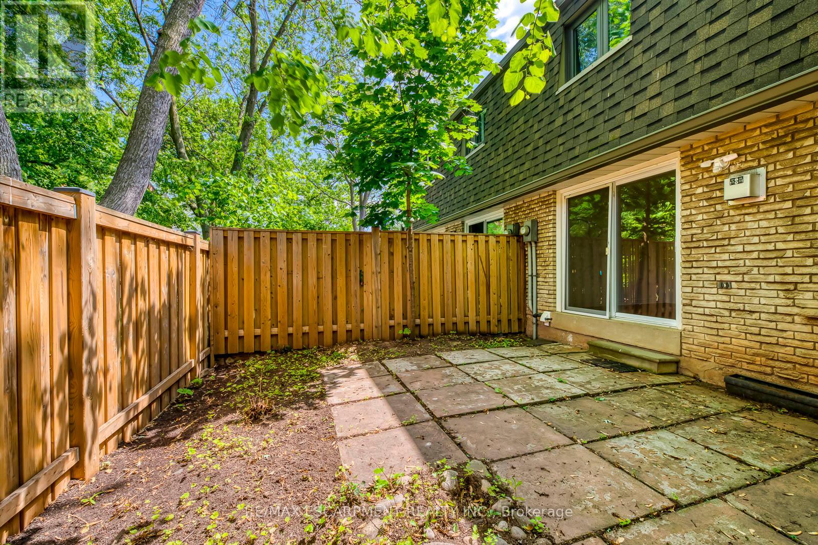 Photo 32 of 4 1270 Gainsborough Drive, Oakville ON